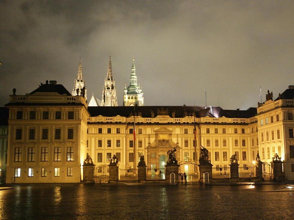 The Bookhouse, 5-Bedroom Residence By Prague Castle מראה חיצוני תמונה