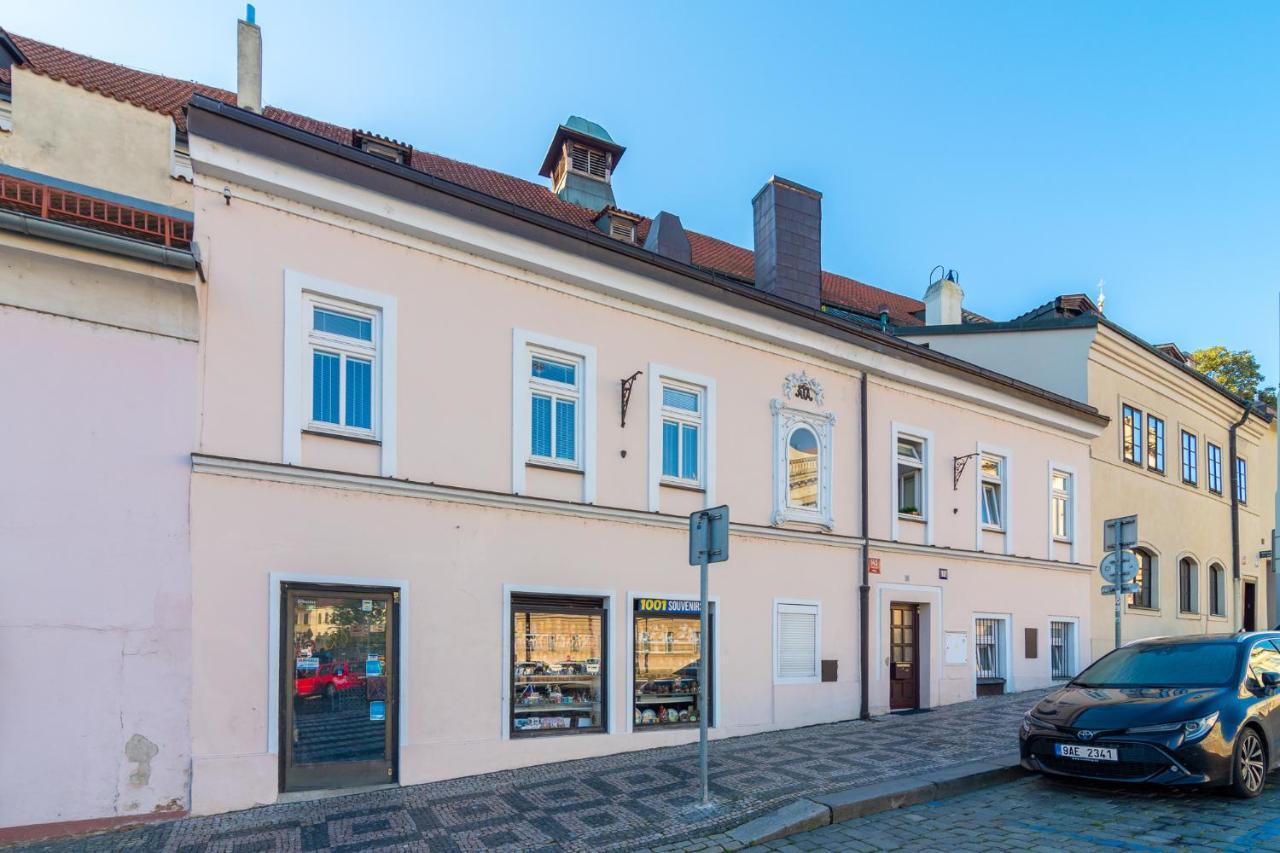 The Bookhouse, 5-Bedroom Residence By Prague Castle מראה חיצוני תמונה