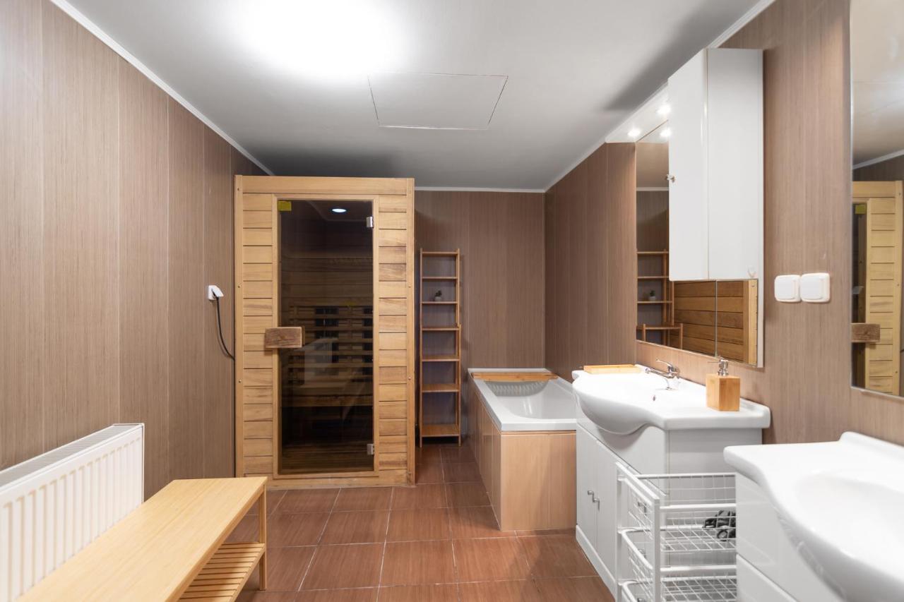 The Bookhouse, 5-Bedroom Residence By Prague Castle מראה חיצוני תמונה