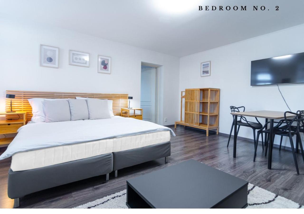 The Bookhouse, 5-Bedroom Residence By Prague Castle מראה חיצוני תמונה
