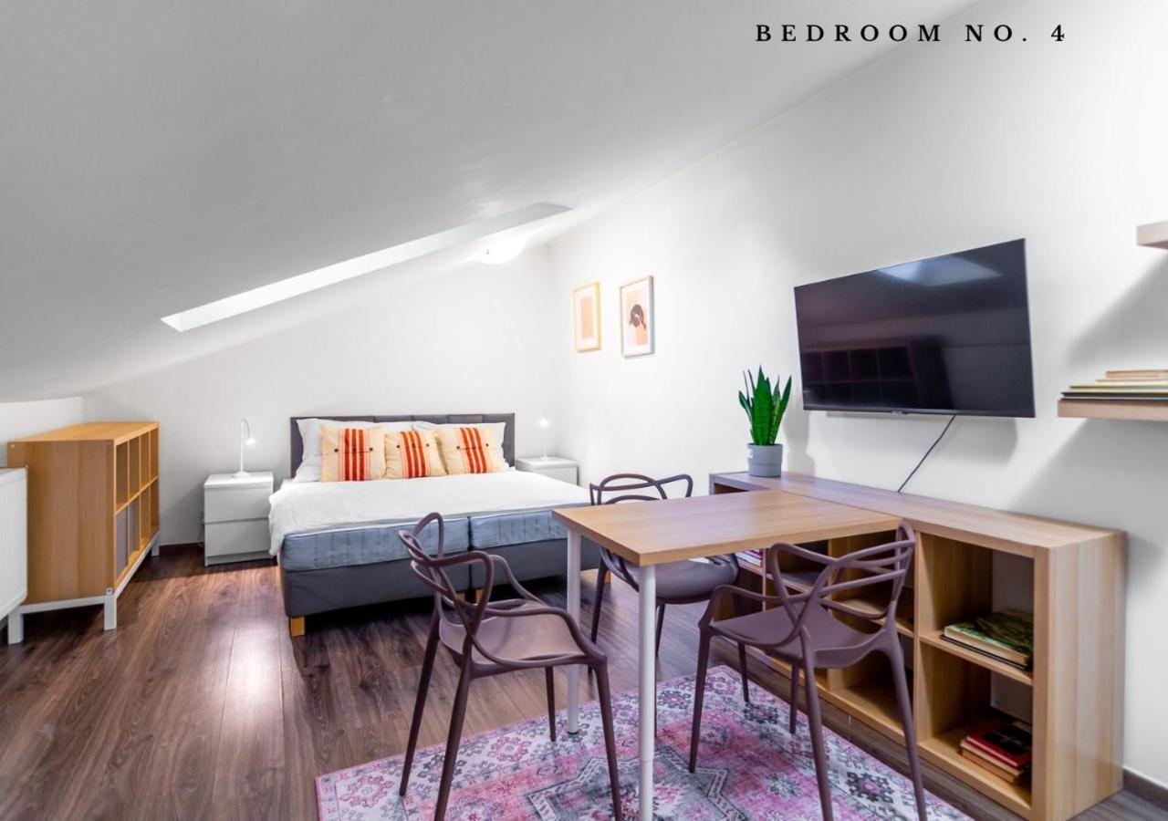 The Bookhouse, 5-Bedroom Residence By Prague Castle מראה חיצוני תמונה